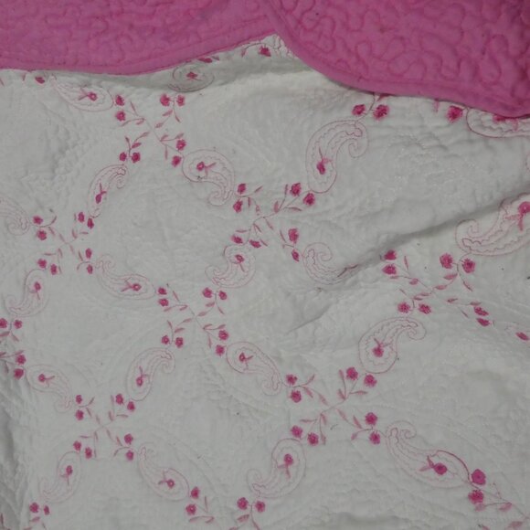 Set Of 2 Vintage Pink and White Floral Embroidered Pillow Covers & Blanket - Picture 15 of 16